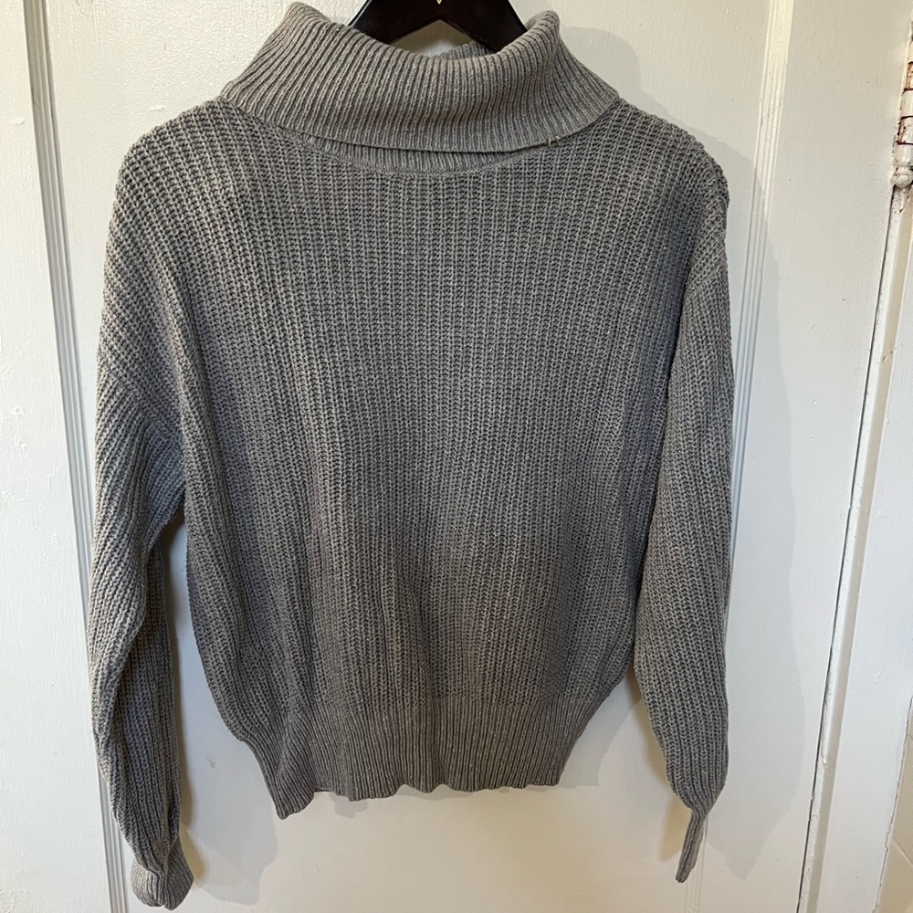 Fashion Nova Gray Chunky Knit Turtleneck Sweater Size Medium โ Cozy Ribbed